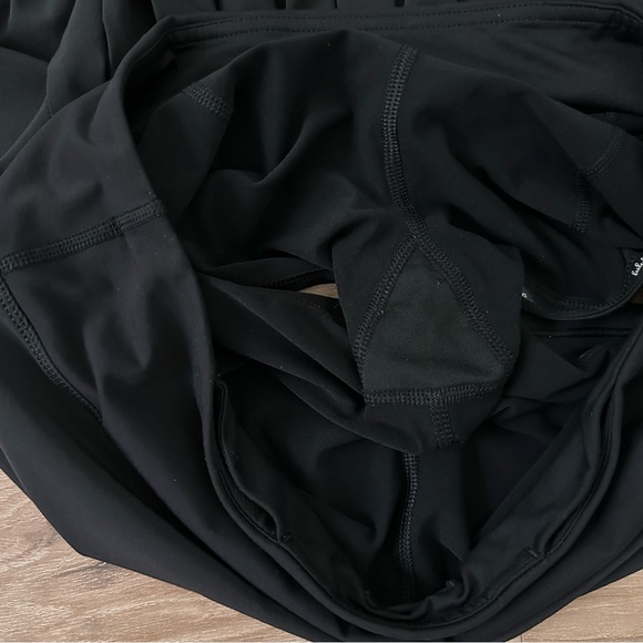 Lululemon Circuit Breaker Skirt Womens Size 6 Black Athletic Skort - Picture 2 of 5